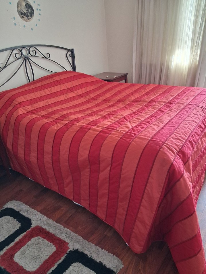 Özel diktirilmiş, Kırmızı Çizgili Saten,Astarlı Yatak Örtüsü - Görsel 3