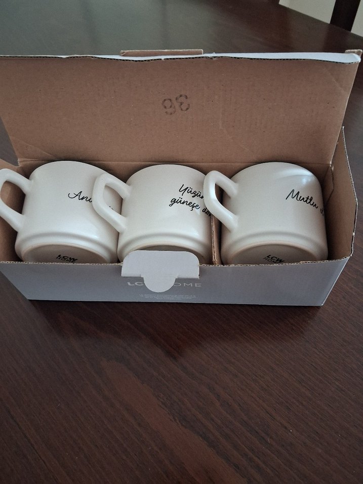 LCW marka Beyaz ve Siyah Renkli Yazılı Seramik Fincanlar - Görsel 2