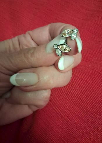 Yurt dışından alınma Zirkon taşlı çiçek desenli küpe - Görsel 2