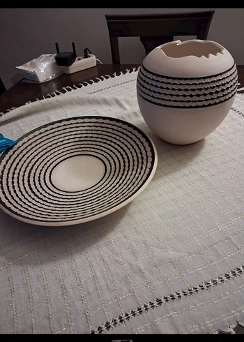 Çin malı Ekru Renkte Siyah Desenli Seramik Vazo ve Tabağı - Görsel 7