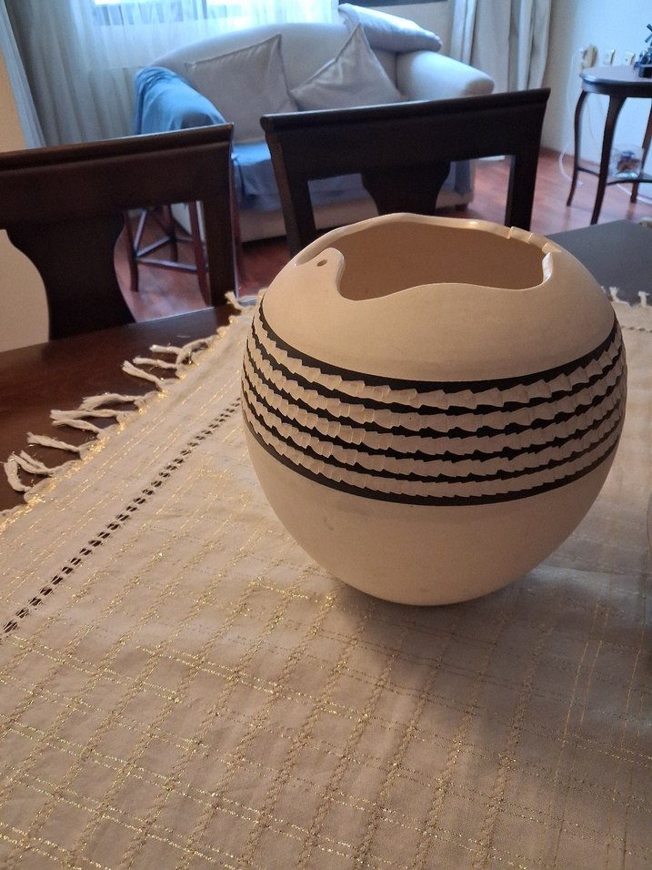 Çin malı Ekru Renkte Siyah Desenli Seramik Vazo ve Tabağı - Görsel 2