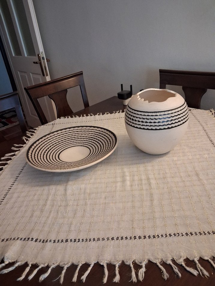 Çin malı Ekru Renkte Siyah Desenli Seramik Vazo ve Tabağı - Görsel 4