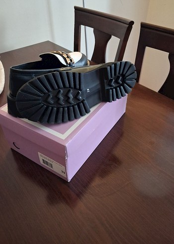 Beyaz/ Siyah Gold tokalı 39 numara Kadın Loafer - Görsel 4