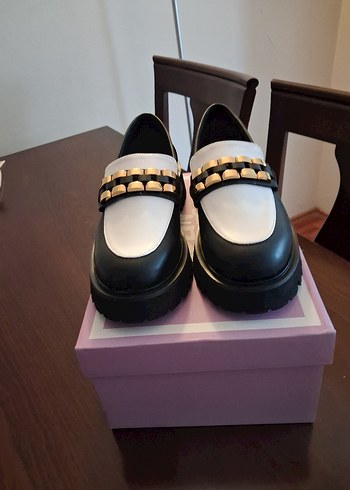 Beyaz/ Siyah Gold tokalı 39 numara Kadın Loafer - Görsel 2