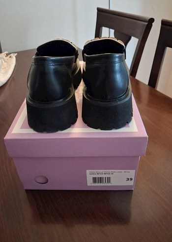 Beyaz/ Siyah Gold tokalı 39 numara Kadın Loafer - Görsel 3