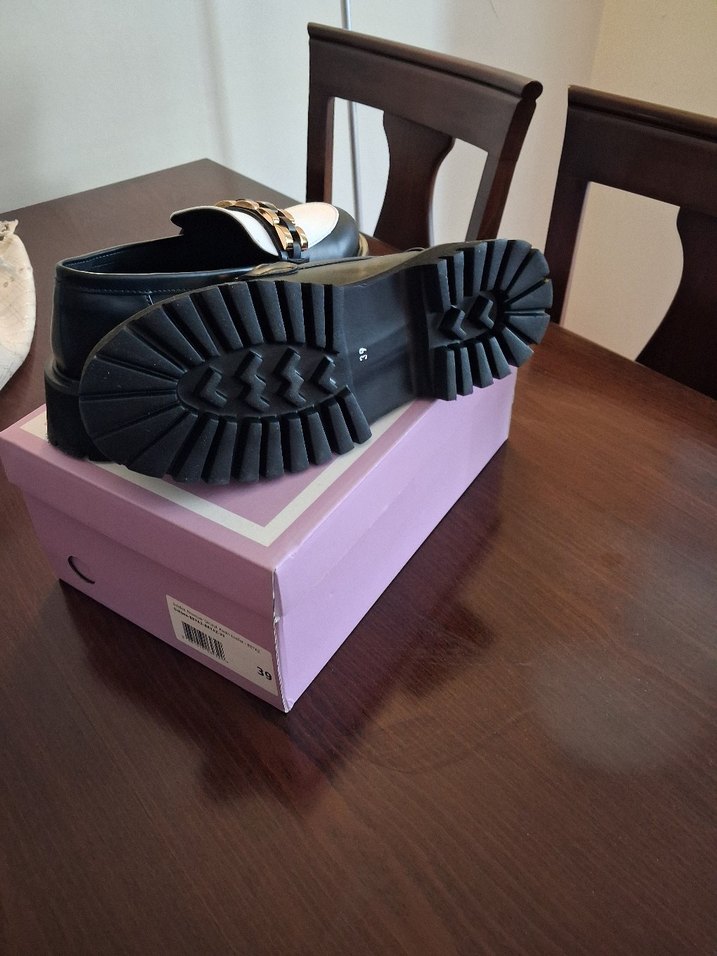 Beyaz/ Siyah Gold tokalı 39 numara Kadın Loafer - Görsel 4