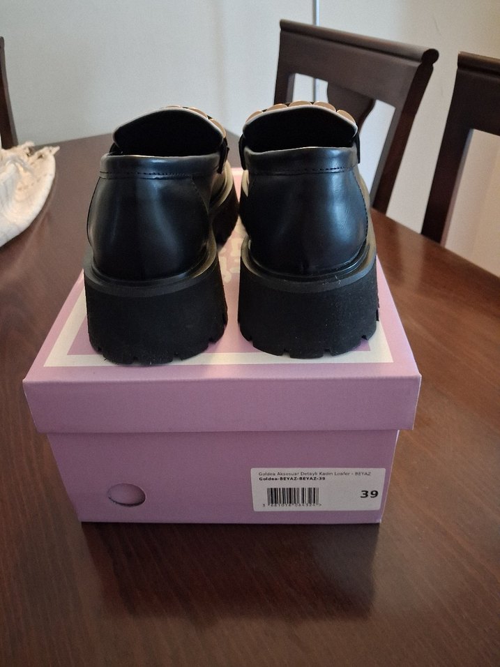 Beyaz/ Siyah Gold tokalı 39 numara Kadın Loafer - Görsel 3