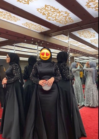 Pelerinli siyah abiye