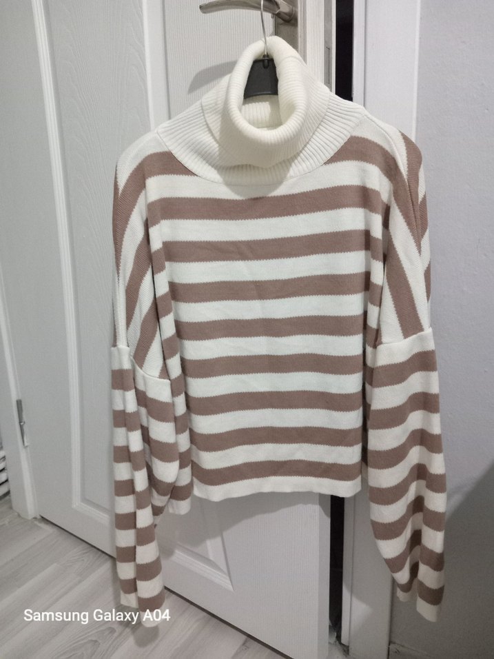 Bej Beyaz Çizgili Boğazlı Kadın Kazak - Görsel 2