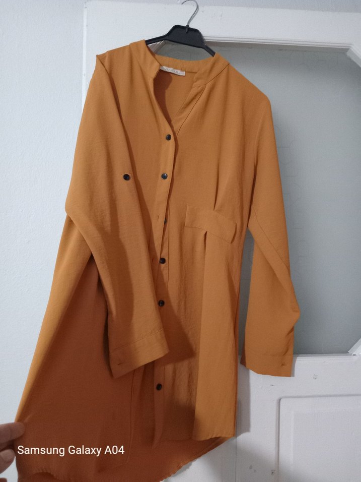 Bej Uzun Kollu Düğmeli Kadın Tunik 44 benden - Görsel 2