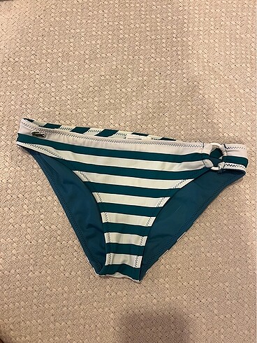 Kadın bikini altı lacoste