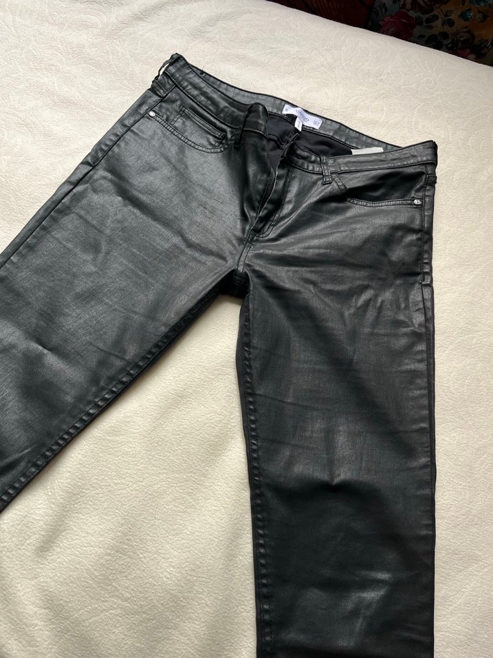 Mango deri görünümlü parlak jean - Görsel 3