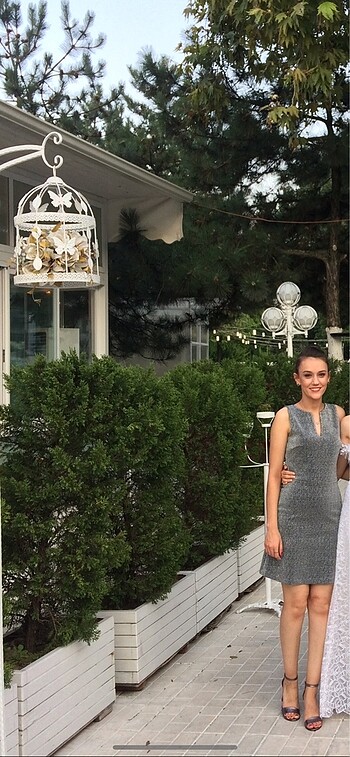Gümüş parlak elbise