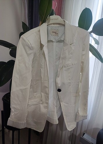 xl Beden Kol ucu detaylı beyaz ceket 