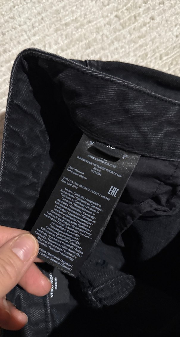 Siyah Salaş Mini Kot Şort - Görsel 4