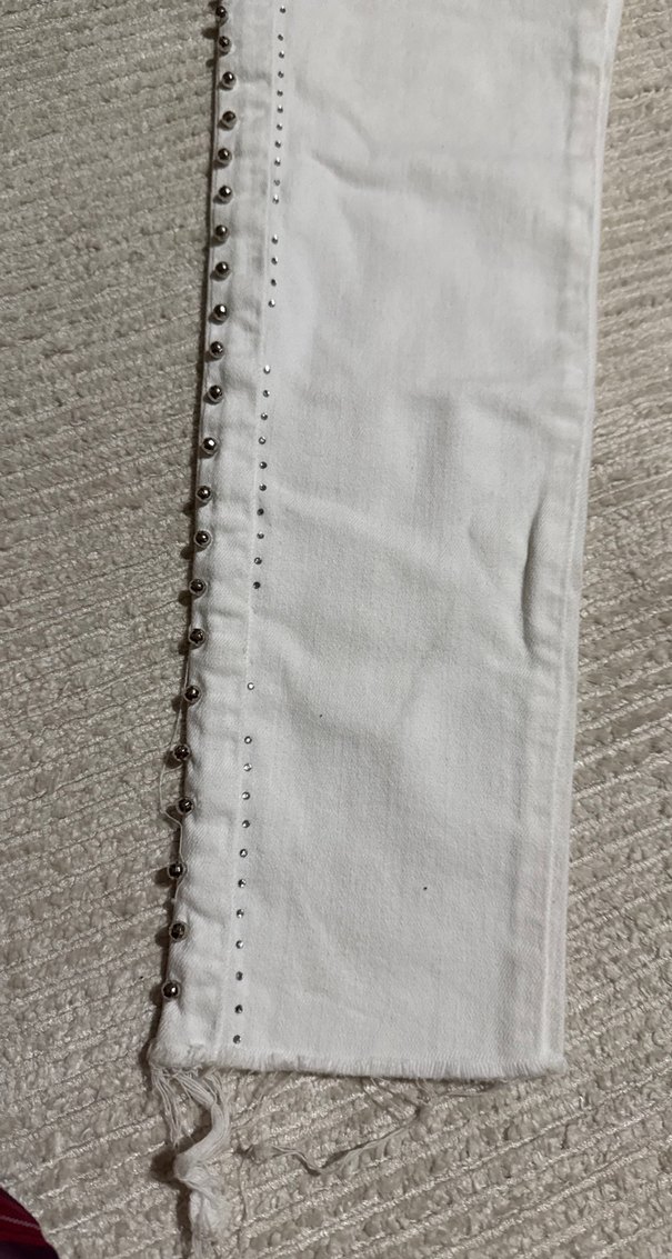 Düğmeli Nakış Detaylı Beyaz Midi Kot Pantolon - Görsel 2