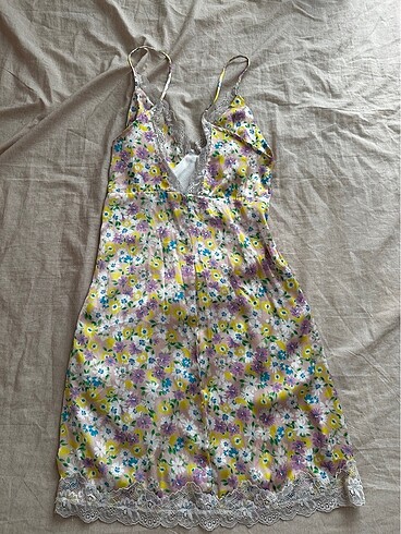 Zara zara saten cicekli elbise