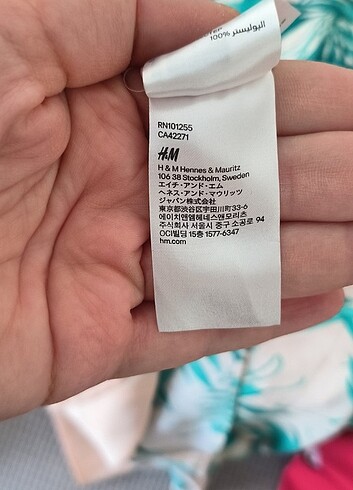 46 Beden yeşil Renk H&M yeşil elbise çok şık çok az giyildi.46 beden ama 44 gibi