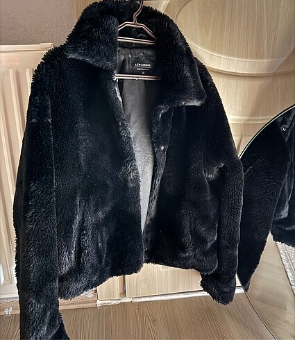 LC Waikiki Siyah kürk