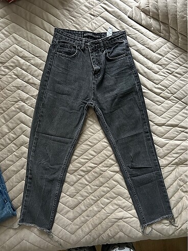 Siyah mom jean