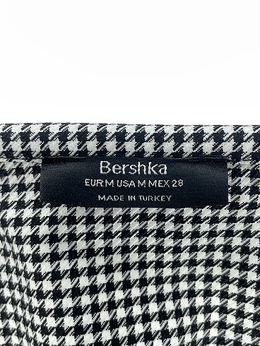 m Beden çeşitli Renk Bershka Kısa Elbise %70 İndirimli.
