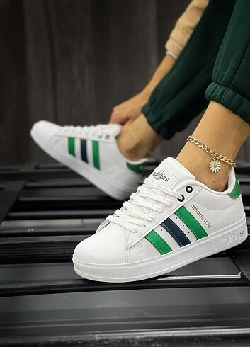 Adidas Adidas low spor ayakkabı yeni etiketli 