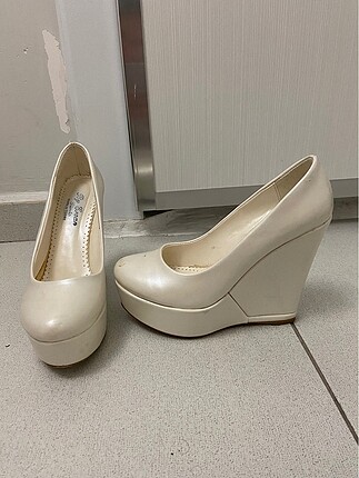 Bayan Beyaz Topuklu Ayakkabı