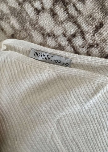 Beyaz tek kollu kadın bluz crop - Görsel 3