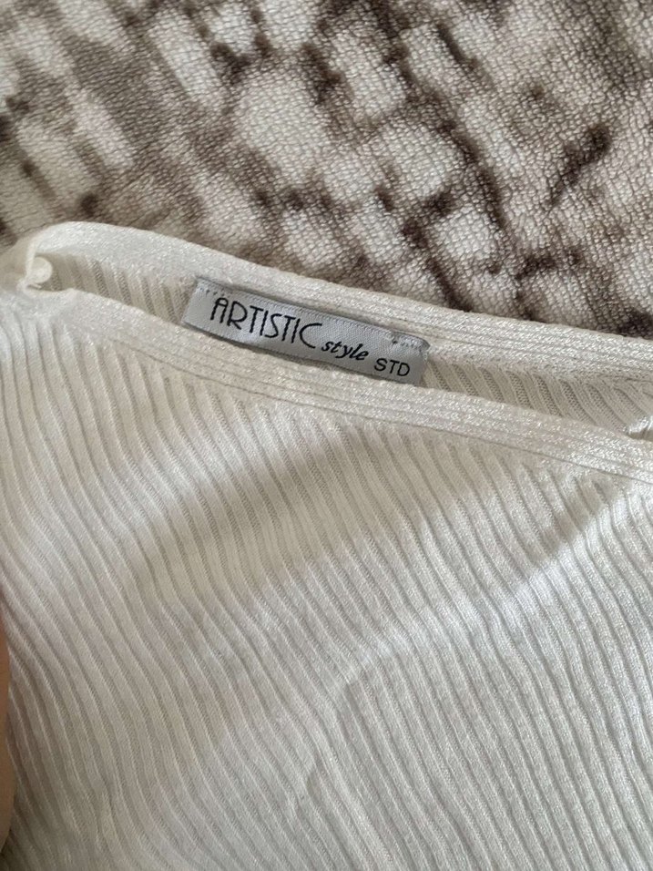 Beyaz tek kollu kadın bluz crop - Görsel 3