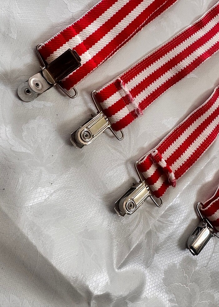 Kırmızı çizgili lastik pantolon askısı - Görsel 2