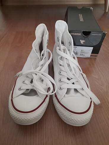 37,5 Beden beyaz Renk Orjinal Converse Beyaz