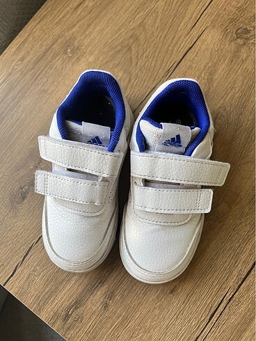 23 Beden Adidas çocuk ayakkabısı
