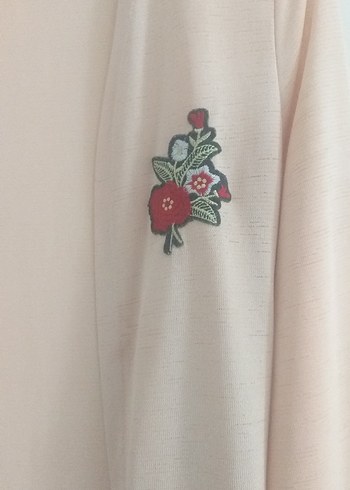 Nakış Detaylı Uzun Bej Kadın Sabahlık - Görsel 6