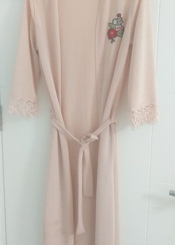 Nakış Detaylı Uzun Bej Kadın Sabahlık - Görsel 2