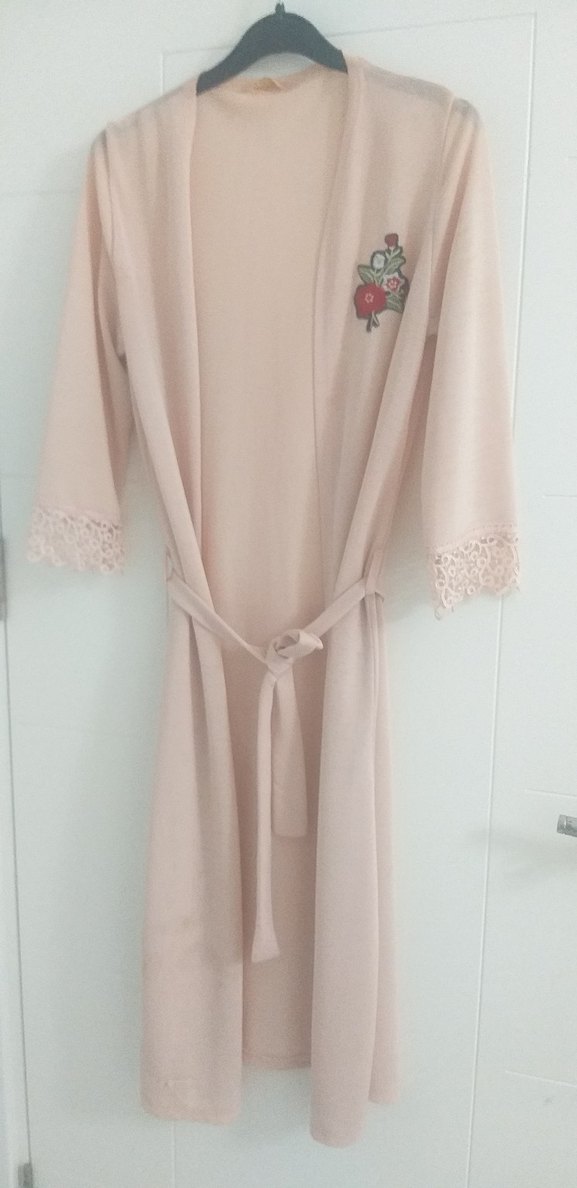 Nakış Detaylı Uzun Bej Kadın Sabahlık - Görsel 2