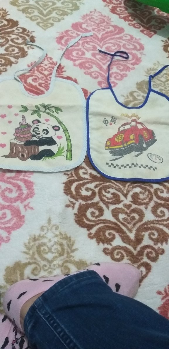 Renkli Baskılı Bebek Önlüğü - Görsel 3