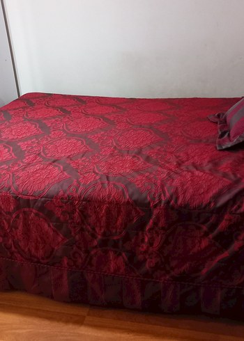 Taç Koyu Bordo Desenli Yatak Örtüsü