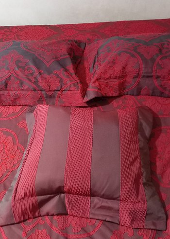 Beden Koyu Bordo Desenli Yatak Örtüsü