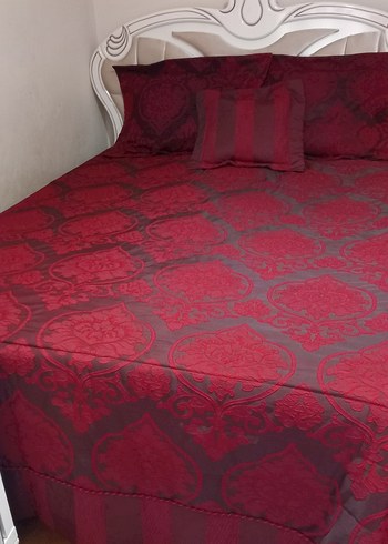 Koyu Bordo Desenli Yatak Örtüsü