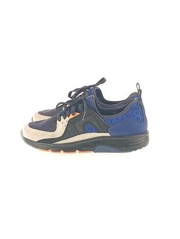 Camper Spor Ayakkabı %70 İndirimli.