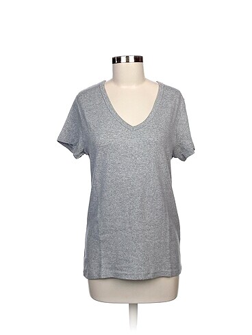 Gap T-shirt %70 İndirimli.