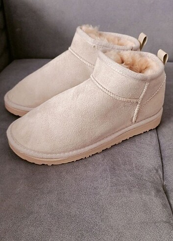 Ugg Bot