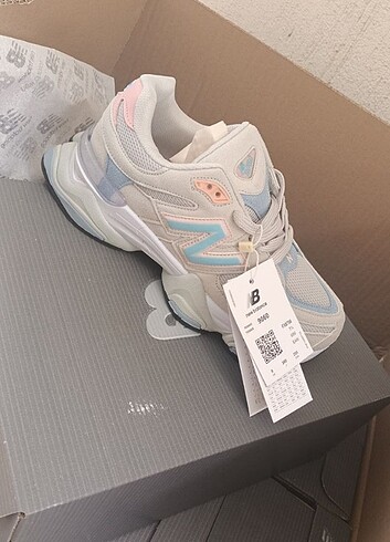 New Balance 9060 