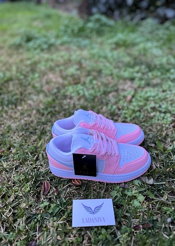 Nike Air Jordan 1 Low Pembe - Görsel 9