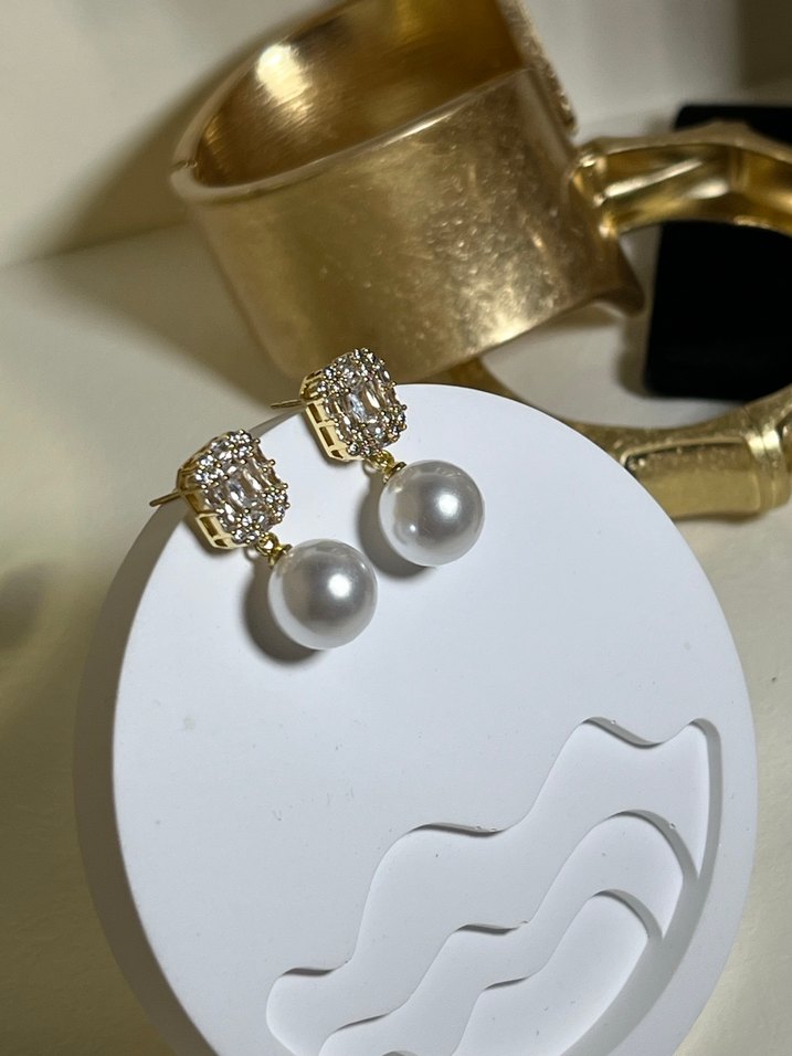 Mini Beyaz İncili Modern Klasik Küpe - Görsel 2