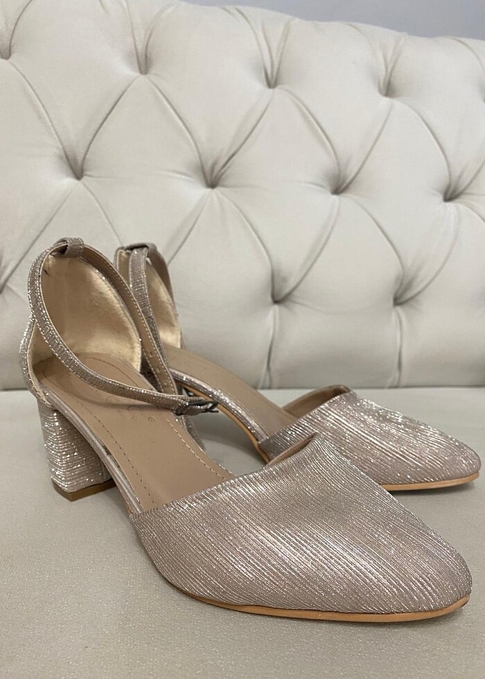 Topuklu ayakkabı - Görsel 2