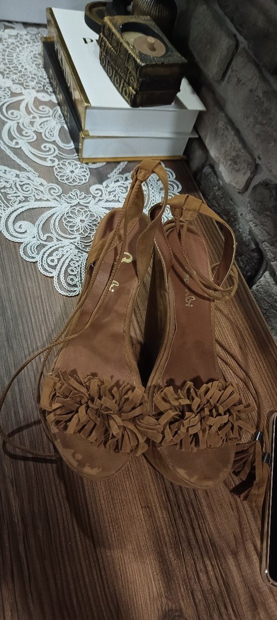 Bej Süet Fırfırlı Kadın Dolgu Topuk Sandalet - Görsel 3