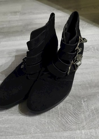 Siyah Süet Tokalı Gotik Kadın Bot bambi - Görsel 2