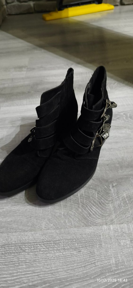 Siyah Süet Tokalı Gotik Kadın Bot bambi - Görsel 2