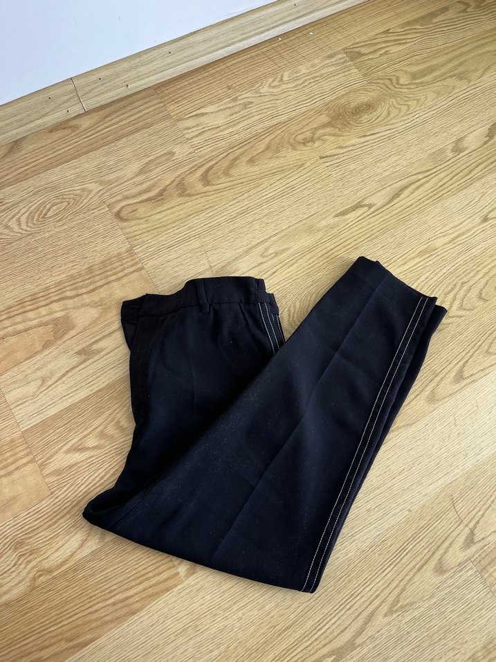 Kadın Siyah Dar Paça Kumaş Pantolon - Görsel 4